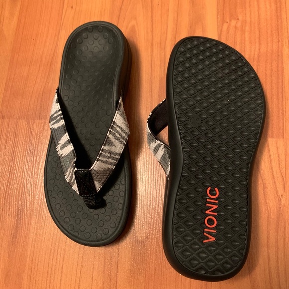 New Vionic Sandals - Picture 2 of 3